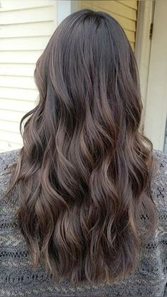 Things To Do With Dark Brown Hair, Dark Brown Hair Chocolate Highlights, Dark Down Hair, Dark Brown Hair Brown Highlights, Simple Highlights For Dark Brown Hair, Dark Hair Highlights Ideas, Dark Lights Hair, Dark Highlights On Dark Hair, Soft Brown Highlights On Dark Hair