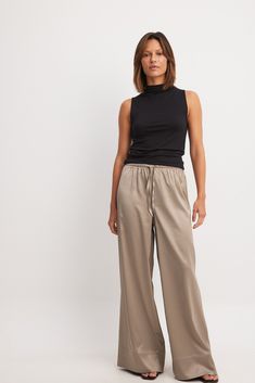 Elastic Waist Mid Rise Satin Pants Brown | NA-KD Silk Pants Outfit, Satin Pants Outfit, Scarf Jacket, Low Waist Jeans, Sweater Scarf, Pants Brown, Satin Pants, Brown Silk, Pull Sweat