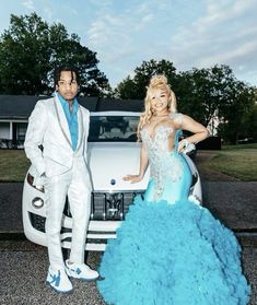 Turquoise Prom Couple, Teal Prom Couple, Custom Prom Suits, Prom Ideas Black Couples, Prom Colors For Couples, Prom Color Ideas, Hood Prom, Prom Outfits For Couples