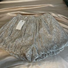 Gold and ivory sequin short
NWT
Size xs (fits small)
Super cute for concerts, Eras tour, or new year’s eve party! 
Send offers! Sequin Short, Sequin Shorts, New Year’s Eve, Eras Tour, Women's Shorts, Womens Bottoms, Sequin, Super Cute, Women Accessories