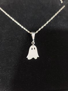 This stunning pendant features a ghostly shape made of high-quality sterling silver. The pendant is perfect for Halloween or any occasion that calls for a spooky touch and has a beautiful silver finish. The pendant is created by MAR CO JEWLERES and comes with a seller warranty. It is made of 925 sterling silver, making it a great choice for those who want a subtle and creepy accessory. The pendant is perfect for anyone who loves Halloween and the supernatural. Please contact us for further information  Want in gold please contact me The Supernatural, Pendant Necklaces, Supernatural, Favorite Jewelry, Jewelry Necklace Pendant, 925 Silver, Ghost, Jewelry Necklaces, Accessory Gift