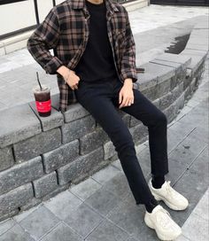 Indie Outfits Men, Kpop Fashion Men, White Athletic Shoes, Minimalist Fashion Men, Plaid Long Sleeve Shirt, Flannel Outfits, Mens Trendy Outfits, Mens Outfit Inspiration