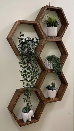 Room Decoration Ideas Interior Design Per La Casa, Interior Vintage, Regal Design, Wall Shelves Design, House Plants Decor, Floating Wall, Natural Home Decor, Decor Home Living Room, Shelf Design