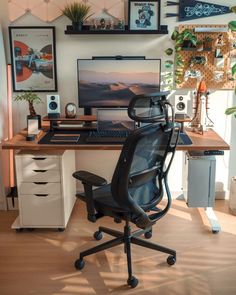 Discover how to add a touch of warmth to your desk setup with soft lighting, blankets, and natural elements. 🌿🕯️ #DeskInspo #CozyWorkspace #HyggeVibes Interior Design Layout, Cozy Desk, Desk Setups, Home Studio Setup, Cozy Home Office, Bedroom Setup, Room Redesign, Setup Ideas