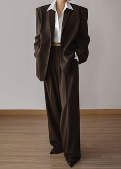 Tansy Pleated Trousers - Chocolate Pants The Frankie Shop Dark Brown Suit Women, Business Suit Aesthetic, Oversized Suit Outfit, Brown Jacket Outfit Woman, Oversized Suit Women, Brown And Black Outfits, Prom Suit Women, Disco Clothing, Oversized Suit Jacket