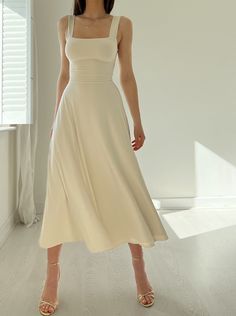 Our Audrey Midi Dress is crafted from premium organic bamboo fabric, designed to provide a comfortable, breathable fit. It features wide straps for a relaxed and comfortable feel. As well as a corset-style waist for flexibility and a midi-length skirt that's fully lined throughout. Ideal for any occasion, 'Audrey' will Midi Formal Dress, A Line Long Dress, Bodycon Casual, Boots And Leggings, Elegant Midi Dresses, Estilo Chic, Winter Trends, Versatile Dresses, Corset Style