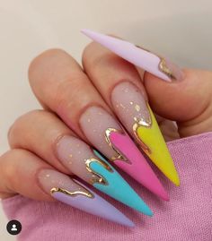 Eccentric Nails, Simple Stiletto Nails, Extra Long Nails, Stilleto Nails Designs, Rainbow Nails Design, Pop Art Nails, Pointy Nails, Nails Now, Stiletto Nails Designs