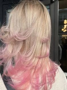 Korean two tone hair color: blonde and baby pink Pink Hair Pink Outfit, Dyed Tips Blonde Hair, Blonde And Pink Hair Peekaboo, Dyed Hair For Blondes, Pikaboo Hair, Blonde Pink Highlights, Blonde With Pink Highlights, Pink Highlights Blonde Hair, Blonde Hair With Pink Tips