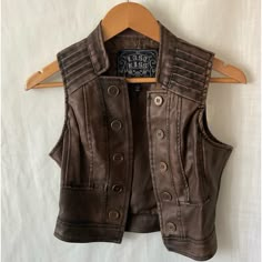 Sleek Style Vintage Vest Is Definitely A Unique Style Amazing Look As It Accents Waist Line. Steampunk Vest Women, Vintage Autumn Outfits, Modern Steampunk Fashion, Vintage Vests, Brown Leather Vest, Steampunk Vest, Suede Fringe Vest, Victorian Era Fashion, Vest Tops Women