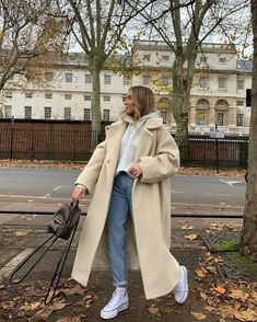 European Going Out Outfit Winter, Freya Killin, Adrette Outfits, Mode Ulzzang, Pastel Outfit, Beige Coat