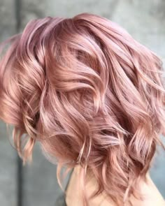 Picture of a pink champagne rose gold hair Balayage Bangs, Rose Gold Hair Color Ideas, Gold Hair Color Ideas, Rose Hair Color, Rose Gold Hair Color, Gold Hair Color, Gold Hair Colors, Hair Color Rose Gold, Gorgeous Hair Color