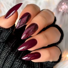 Maroon And Beige Nails, Deep Red Almond Nails Designs, Dark Plum Nails Designs, Burgundy Autumn Nails, Burgundy And Silver Nail Designs, Burgundy Pink Nails, Fall Nails Red Burgundy, Dark Red Nails With Design Burgundy, Fall Burgundy Nail Designs