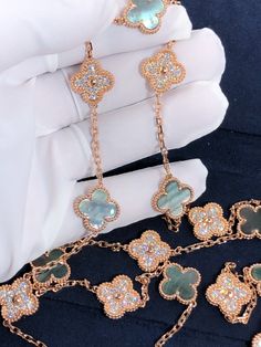 Rose Gold Van Cleef, Vca Alhambra Necklace, Old Money Accessories, Van Cleef Jewelry, Gold Closet, Bracelet Combos, Money Accessories, Van Clef, Aesthetic Brands