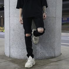 Slim Fit Jeans For Streetwear, Trendy Slim Fit Bottoms For Streetwear, Alternative Black Jeans For Fall, Alternative Style Black Jeans For Fall, Slim Fit Cotton Jeans For Streetwear, Alternative Style Black Cotton Jeans, Black Ripped Punk Jeans, Punk Style Ripped Black Jeans, Urban Slim Fit Bottoms For Streetwear