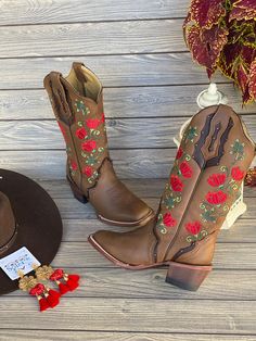 These boots are handmade in 100% genuine leather and with beautiful embroidered design. They are made with high quality for your greater satisfaction and comfort at your feet. Perfects to give that elegance to your outfit. They are comfortable and fashionable to always be beautiful for any occasion. Western Embroidered Boots For Rodeo, Embroidered Snip Toe Boots For Rodeo, Traditional Rodeo Boots For Fall, Traditional Boots For Rodeo In Fall, Western Style Embroidered Festival Boots, Western Style Embroidered Boots For Festival, Western Embroidered Boots For Festivals, Brown Embroidered Western Boots, Traditional Fall Rodeo Boots