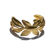 Gold Bangle Cuff, Nature Lover, Leaf Bangle, Handmade Jewelry, Gift for Her Leaf Spotlight: Introducing Gold-Plated Brass Bracelet Unveiling the LEAF BRASS BRACELET, a statement piece from the latest Marne's fashion jewelry collection. This 22K gold-plated brass bracelet is available in a resizable format to give a perfect fit. Reflecting elegance and style, this bracelet is an ideal accessory to elevate your everyday look. Key Features: Inspired by nature's design, this bracelet features a uniq Schmuck Gold, Leaf Bracelet, Forever Jewelry, Fitness Bracelet, Brass Bracelet, Gold Cuffs, Nature Inspired Jewelry, Handmade Jewelry Gift, Jewelry Ring Box