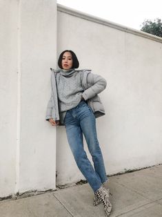 How to Not Look Puffy in a Puffer Jacket | Song of Style Puffer Style Woman, Grey Jacket Street Style, Puff Jacket Outfit Street Styles, Grey Puffer Jacket Outfit, Short Puffer Jacket Outfit, Look Puffer Jacket, Gray Puffer Jacket, Outfits Nyc, Puffer Jacket Outfit