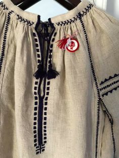 Russian Embroidery, White Peasant Top, Medieval Costume, Needlework Embroidery, Ethnic Outfits, Medieval Clothing, Embroidery Blouse, Embroidery Fashion, Peasant Tops