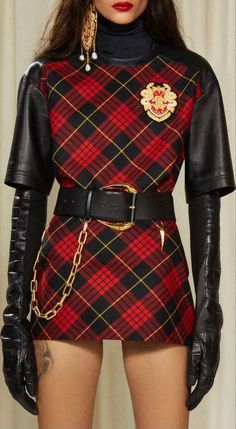 Look 80s, Mode Casual, Stage Outfits, Tartan Plaid, Roberto Cavalli, Pre Fall, Red And Black, Aesthetic Clothes