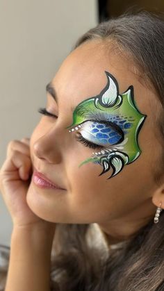 Reptile Face Paint, Dragon Face Paint Easy, Face Paint Dragon, Dinosaur Makeup, Dinosaur Face Paint, Alien Face Paint, Snake Face Paint, Dinosaur Face Painting, Halloween Face Paint Designs