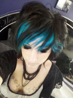 Black And Cyan Hair, Halloween Hair Color Ideas Short Hair, Black Hair With Teal Highlights, Emo Hair Dye Ideas, Turquoise And Black Hair, Black And Colored Hair, Blue And Brown Hair, Black And Blue Hair, Scene Highlights