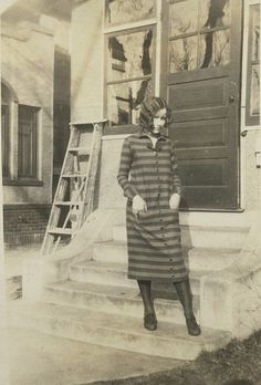 From Family Photo Collection of Infrogmation (talk) Prison Uniform, Chicago Costume, Style Année 20, 1920 Women, 1920s Women, 1920's Flapper, 1920s Flapper, Jazz Age, Woman Silhouette