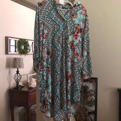 Beautiful Tunic With Button Tab Sleeves. Hangs A Little Longer In The Back. Length 31” In Front And 35” In Back. Also, It Has Pockets!! Tunics, The Back, Tunic Tops, Womens Sizes, Womens Tops, Women Shopping, Black, Color