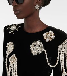 Embellished Party Dress, Balmain Clothing, Embellished Heels, Velvet Mini Dress, Embellished Gown, Mini Velvet Dress, Embroidery Fashion, All Eyes, Styling Ideas