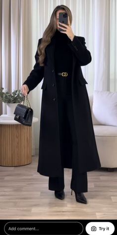 Coat Styling, London Queen, Under An Umbrella, Stylish Outfits Casual, Trends 2025, Her Outfits, Professional Outfits Women