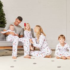 Exclusive to The Tot, the super soft HART + LAND SLEEP two-piece pajama set will keep dad cozy all night. With a long sleeve henley style top and relaxed pant, they're perfect for lounging or morning cuddles. Great for Christmas! Key features:  Made of 100% organic Peruvian Pima cotton Free of harmful chemicals like flame retardants, PFAS and antibacterial agents Two piece set with elastic tie waistband, side pockets and three button placket in front All dyes meet OEKO-T Christmas Key, Family Portrait Photography, Mens Loungewear, Matching Pajamas, Matching Family Outfits, Family Outfits, Christmas Pajamas