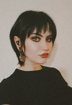 Short Black Hair With Bangs, Short Wolfcut, Black Hair With Bangs, Queer Haircut, Witchy Hair, Bangs Short Hair, Short Black Hair, Hipster Hairstyles, Choppy Bob Haircuts