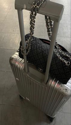 Suitcase Aesthetic, Dining Aesthetic, Uk Drip, Rich Couple, Luxury Luggage, Fashion London, Street Fits, London Lifestyle, Central Cee