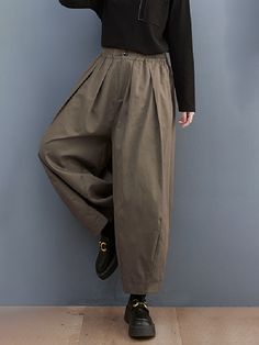 Plus Size Loose Pleated Elasticity Solid Color Casual Pants Bottoms Ninth Pants BLACK-One_size Swamp Princess, Dressing Over 60, Style Oversize, Balloon Pants, Japan Fashion, Pants Color, Fashion Colours, Color Khaki, Cotton Style