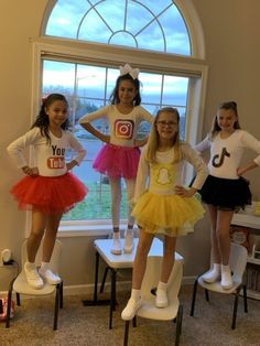 59+ Killer Halloween Costumes for Teens: The Girls on Trend This Year #halloween #halloweenparty #halloweencostume Halloween Costumes 10-12, Halloween Costumes For 10 Year Girl, Halloween Costumes For Girls 10-12, Social Media Costumes, Killer Halloween Costumes, Fun And Easy Halloween Costumes, Preppy Halloween Costume, Costumes For Besties, Halloween Costumes For Besties