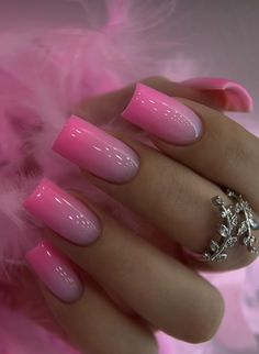 Pink Biab Nail Designs, Stylish Nails Pink, Pink Biab Nails, Spooky Nail Designs, Spooky Nail, Halloween Nail Art Ideas, Halloween Nail Ideas, Dark Pink Nails, Pink Ombre Nails