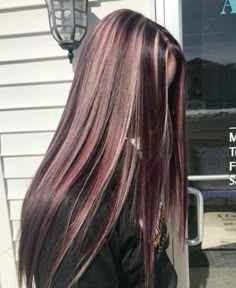 Red Hair Streaks, Skunk Hair, Pink Hair Dye, Hair Color Underneath, Hair Streaks, Haircuts For Wavy Hair, Pretty Hair Color, Curly Hair Cuts, Hair Color For Black Hair