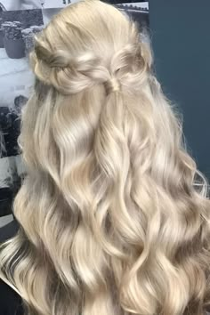 Greek Hairstyles Greek Hairstyles Goddess, Full Bridal Look, Costume Hairstyles, Greek Photoshoot, Soft Wedding Hair, Trendy Haircuts For Long Hair, Halloween Hair Styles, Debs Hairstyles, Angelic Style Essence