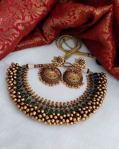 Saree With Choker Necklace, Saree Jewellery Necklaces, Small Choker Necklace Indian, Latest Choker Necklace Designs, Jwellary Design, Bijoux Art Nouveau, Antique Necklaces Design, Indian Jewelry Earrings