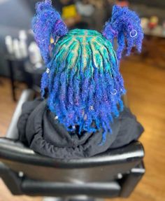 #haircolor #bluehaircolor #locs #locstylesforwomen #multicolor Loc Color Combos, Locs Hairstyles With Color, Green And Black Locs, Blue And Green Locs, Blue And Purple Locs, Two Toned Locs, Dark Purple Locs, Turquoise Locs, Reverse Ombre Locs