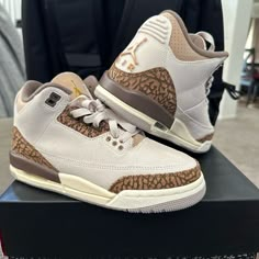 Jordan Retro 3 Brown And White Jordans, Jordan For Boys Shoes, Jordans 3 Brown, Jordans 4 Brown, Jordan 4 Retro Brown, Brown Jordan 3 Outfit Women, Dream Shoe Collection, Brown Jordan 4s, Brown 4s