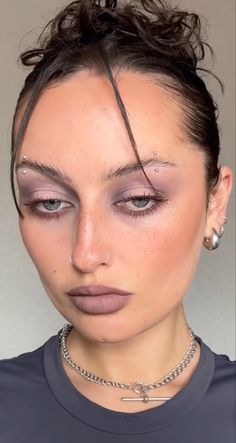 Makeup Looks Cool Tones, Pastel Grunge Makeup, Grey Eyeshadow Brown Eyes, Cool Toned Purple Eyeshadow, Grey Purple Makeup, Dusty Makeup, Editorial Purple Makeup, Brown Monochrome Makeup, Purple Mascara Makeup