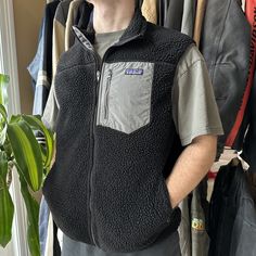 *Size mens XL, refer to measurements *In great condition *No signs of wear *Zippers work great *Great color, can go with any outfit *Great for layering *Message us any questions Chest: 23.5 in Length: 28.5 in Model 6'1 Patagonia Vest Outfit, Vest Outfits Men, Patagonia Retro X, Patagonia Retro, Patagonia Vest, Vest Outfit, Zip Up Vest, Vintage Patagonia, Mens Vests