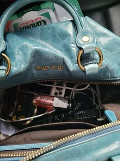 Inside Bag Aesthetic, Blue Bag Aesthetic, Inside My Bag, Miu Miu Bag, What's In My Bag, Pretty Bags, Mode Inspo, In My Bag, Essential Bag