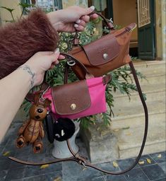 Longchamp Pouch, Longchamp Mini Bag, Long Champ Bag, Longchamp Outfit, Long Champ, Longchamp Mini, Pretty Tote Bags, Decorated Bags, Street Style Bags