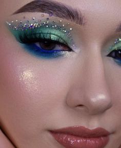 Peacock Makeup Look, Peacock Inspired Makeup, Bird Makeup Ideas, Peacock Makeup Ideas, Seussical Makeup