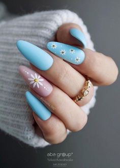 Daisy Nail Art, Blue Acrylic Nails, Cute Spring Nails, Daisy Nails, Summery Nails