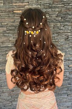 South Indian Bridal Hairstyles, Sleek Prom Hair, Indian Bridal Hairstyle, Bridal Hairstyle Ideas, Dress Types, Indian Reception, Bridal Hairdo, Bridal Hair Buns