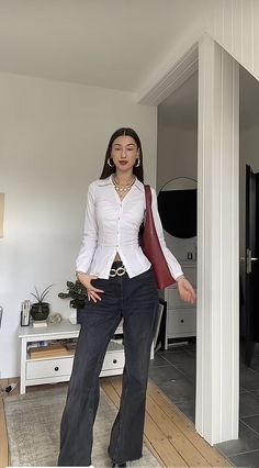 Best Outfit For School, Summer Outfits Work Office Wear Casual, Black Fitted Shirt Outfit, Dress Pants Women Outfit, Timeless Style Outfits, Fancy Outfits Women, Winter Outfit Inspirations, White Top Black Bottom Outfit, Nature Outfit Ideas