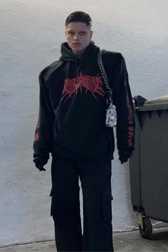 Me(n)tal Hoodie mit Balenciaga gestyled. Designed in Berlin. Black Oversized Hoodie, Gothic Lettering