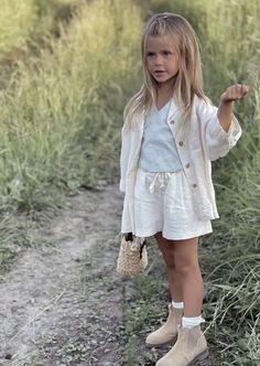 kids outfits Run To You, Smart Dressing, Summer Outfits Kids, Warm Tights, Best Winter Outfits, Chunky Sweaters, Outfits For Girls, Midi Skirts, Fancy Outfits